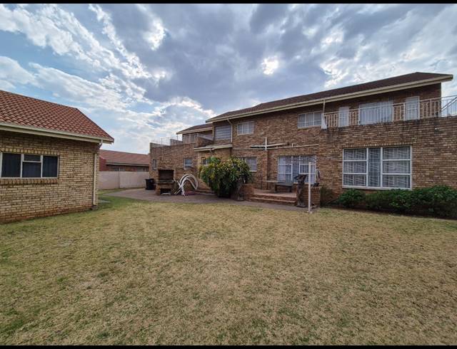 4 BEDROOM HOUSE FOR SALE IN VANDERBIJLPARK SE 3